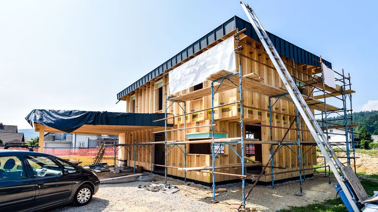 Hus under oppbygging